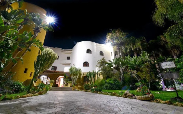 Hotel Akrabello