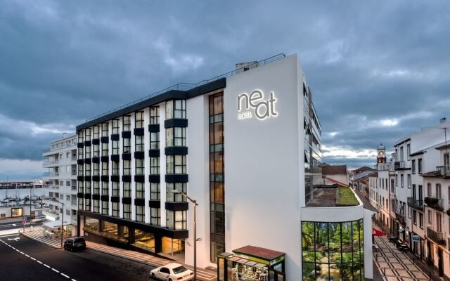 Neat Hotel Avenida вид на фасад
