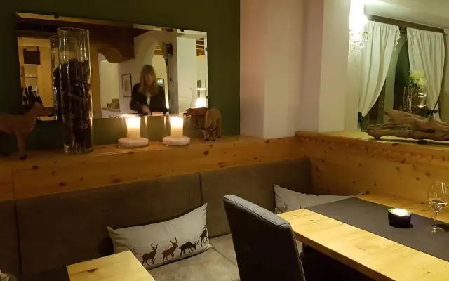 Alphotel Stocker