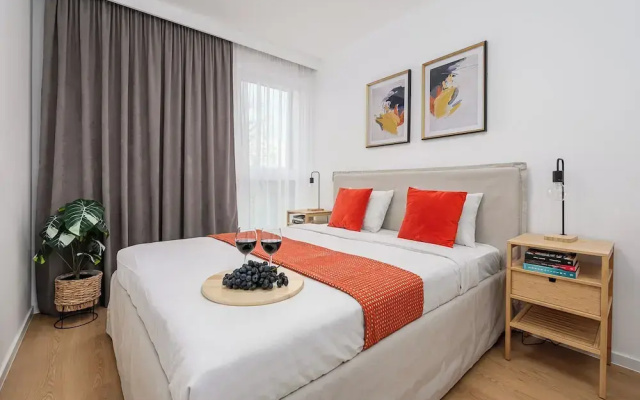 Lumina luxury 4-rooms apart with parking