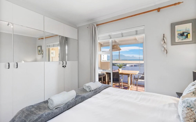 Big Bay Beach Club 37