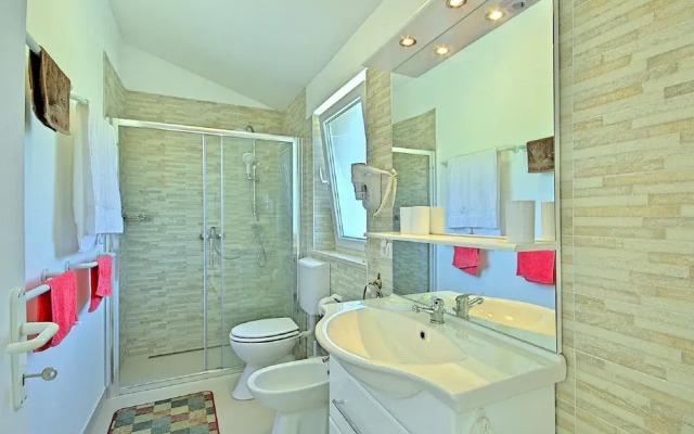 Peaceful Villa in Sveti Lovrec With Swimming Pool