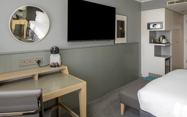 Holiday Inn Edinburgh Zoo by IHG