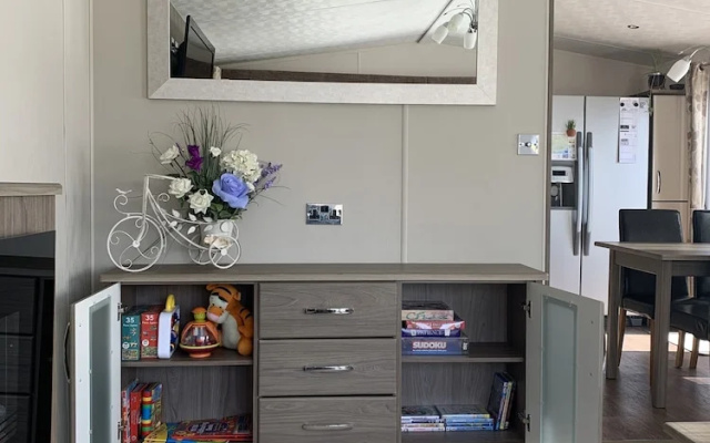 Caravan - Sleeps 6 - Patio, Parking
