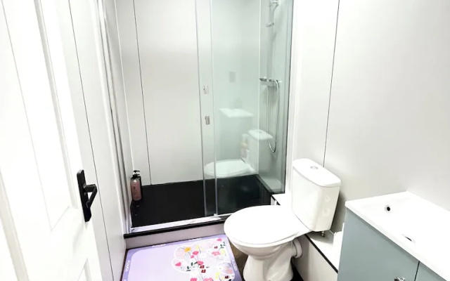OYO Welsh Holiday Accommodation - Modern Stay