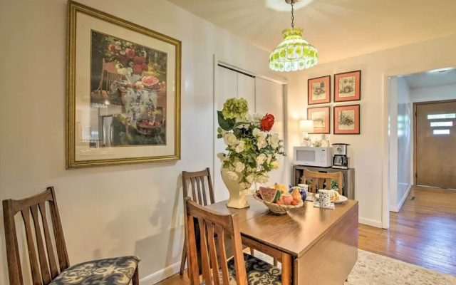 Bright Springfield Home: Walk to Nature Center!