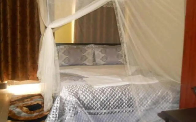 Strikers Hotel
