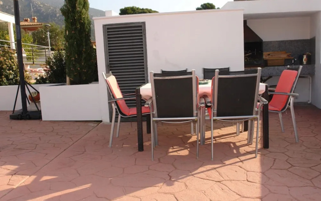 Scenic Villa in Palau Saverdera With Private Swimming Pool