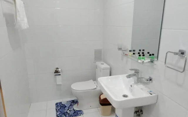 Queens 2 Hotel