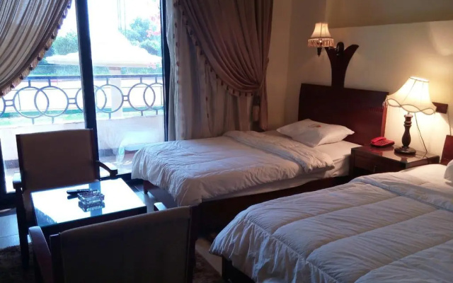 Green Desert Hotel