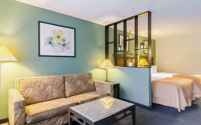 Rodeway Inn & Suites Williamsburg Central