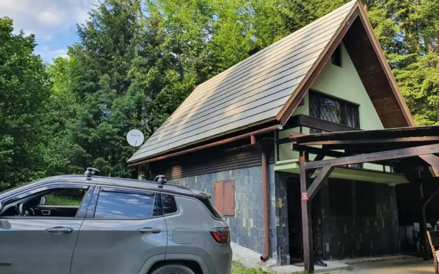 Krpácovo; Nízke Tatry - chata na kraji lesa
