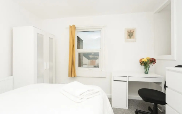 Newly Refurbished House in Bath - Sleeps 3