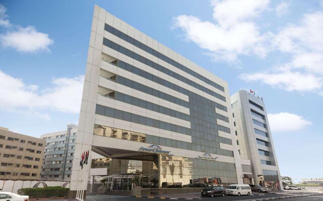 Отель Howard Johnson Bur Dubai ОАЭ, Дубай - 1 отзыв об отеле, цены и фото номеров - забронировать отель Howard Johnson Bur Dubai онлайн вид на фасад