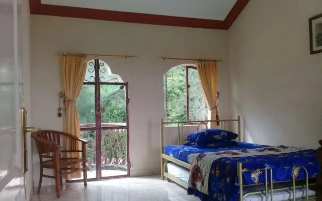 Villa Kota Bunga Vinca