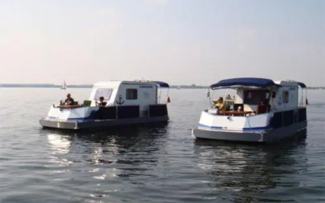 Hausboot _Wassercamper_ SCHW 930