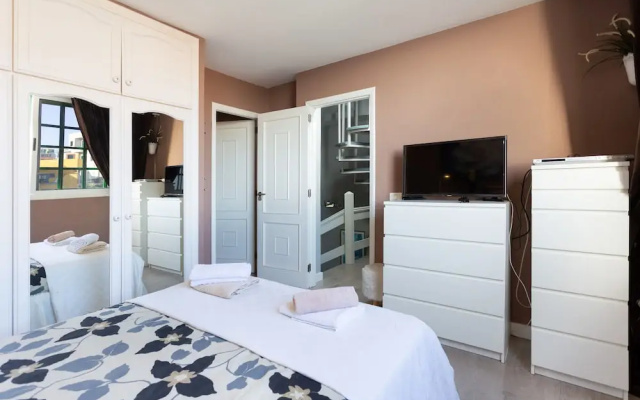 HomeLike Stunning Sea Front House with Wifi