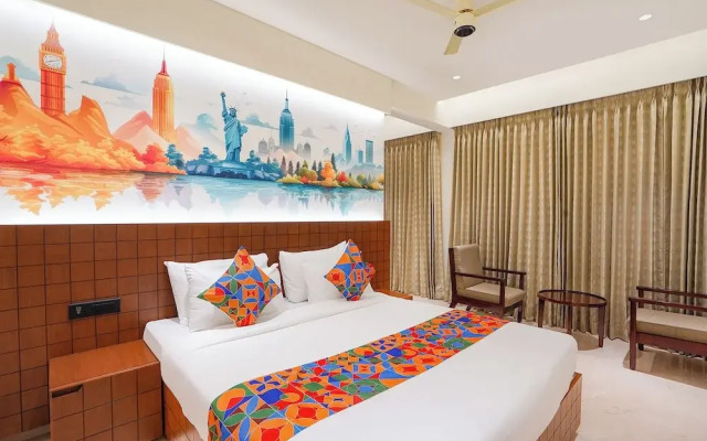 Oriva Tulips Inn and Suites - Nr. Majestic