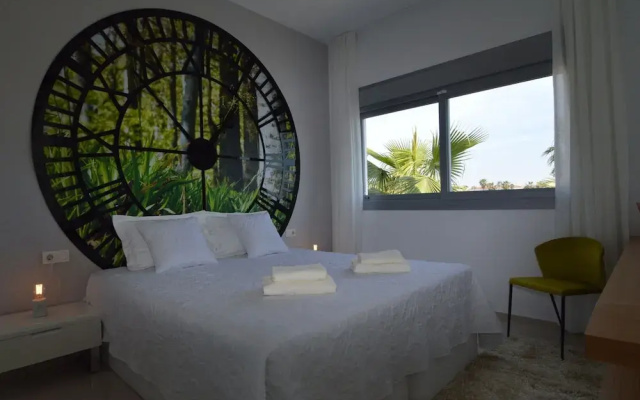 Villa With Garden & Roof Deck