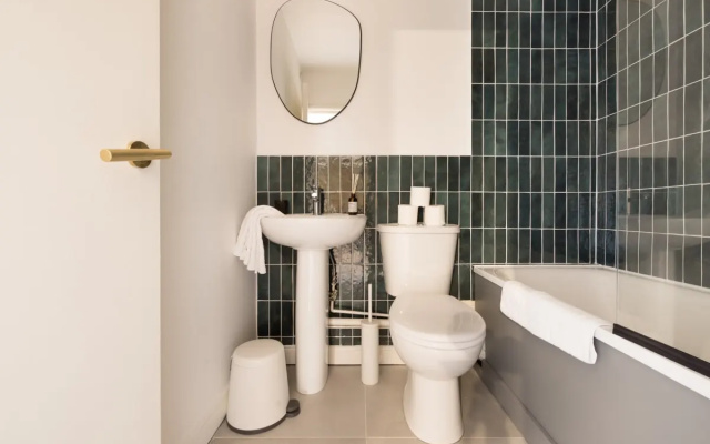 The Highgate Hideaway - Modern & Stylish 2BDR Flat