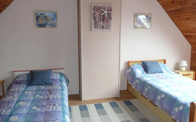 Coastal Garden Retreat Near Sandy Beach
