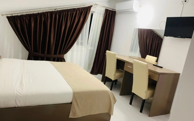 FAST Airport Hotel
