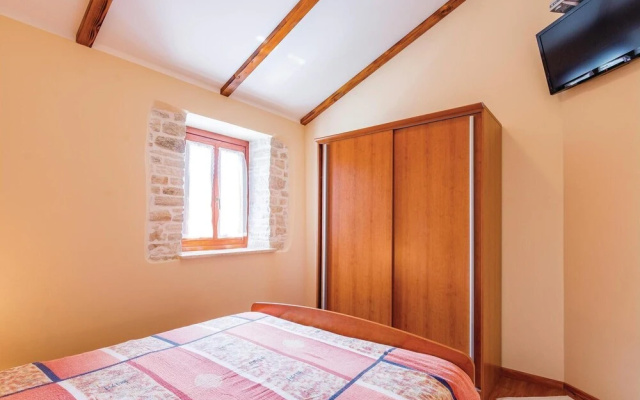 Beautiful Home in Butkovici With Wifi and 2 Bedrooms