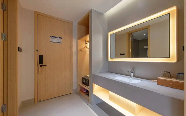 Dingwang Hotel -  Chencun Metro Station