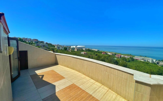 Lustra Garden Suite