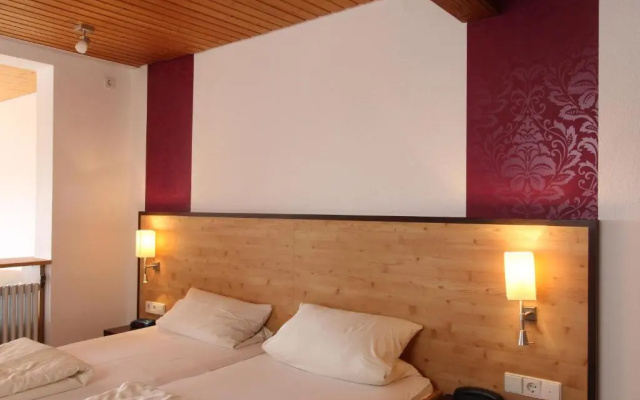 Hotel Löwen  by Mastiff
