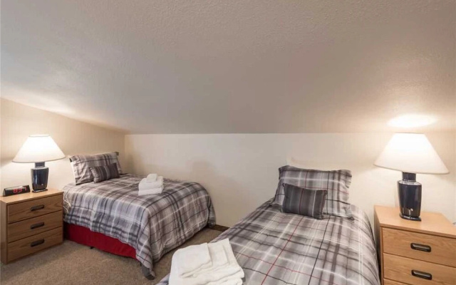 Gray Wolf Lodge - Four Bedroom Cabin with Hot Tub