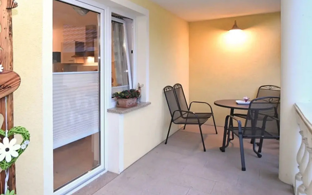 Roomy Apartment in Lichtenhain With Pond