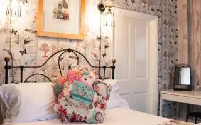 Laburnum Guest House at Bistro Englaze