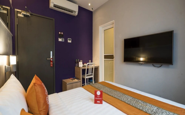 OYO 279 Orange Premier Hotel