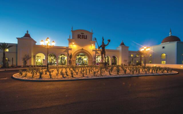 Отель Riu Palace Cabo San Lucas All Inclusive вид на фасад