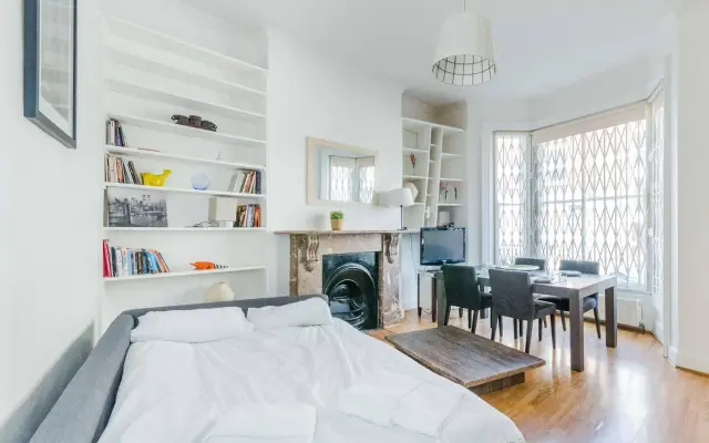 FG Property - West Kensington, Beaumont Crescent
