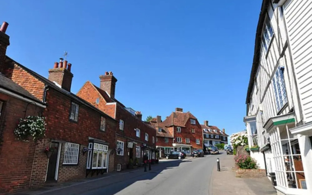 Rustic Holiday Home in Goudhurst Kent with Private Parking