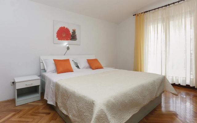 Nice Home in Podstrana With Wifi and 2 Bedrooms