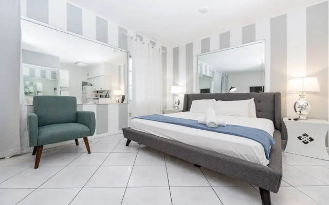 Collins Beach Apartments