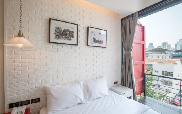 Sleep Box Sukhumvit 22