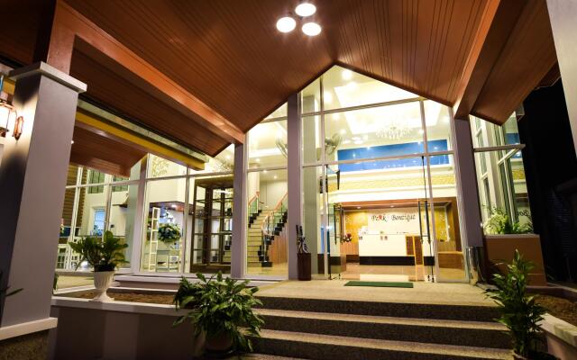 Отель Peak Boutique City Hotel Таиланд, Краби - отзывы, цены и фото номеров - забронировать отель Peak Boutique City Hotel онлайн вид на фасад