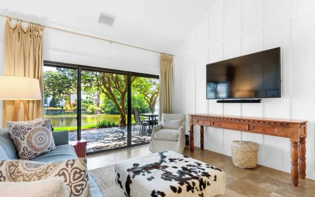 Spacious 3b/3b, Sleeps 6, Lakeview, Beach Access!