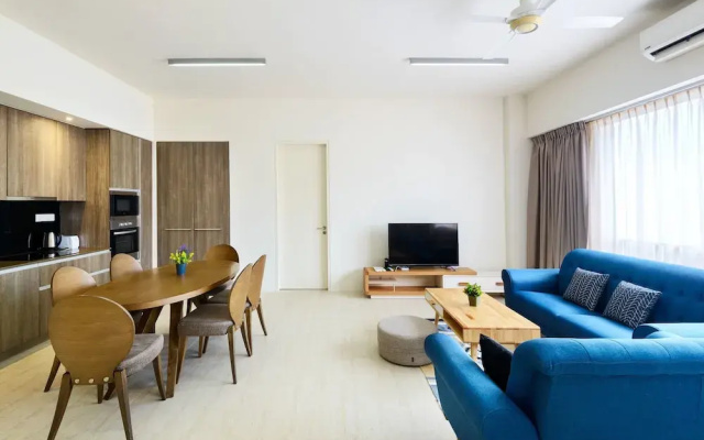 2 Bedrooms Apartment By The Sea