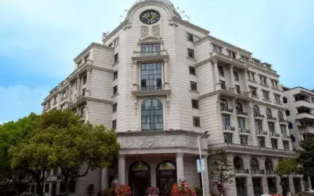 Carlos Hotel (Qingtian high speed railway station store)