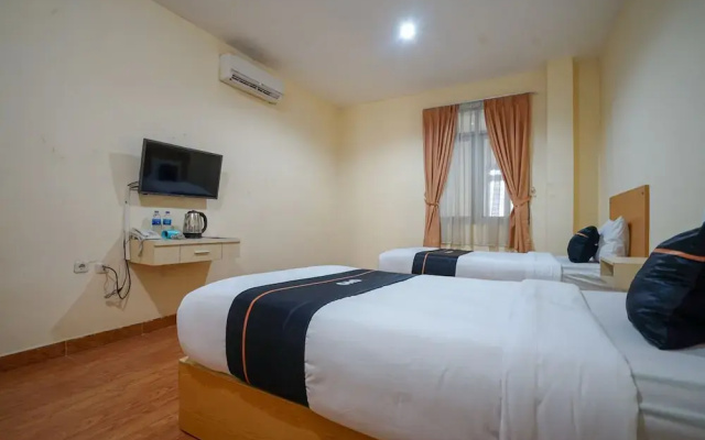 OYO 427 Hotel Galaxy