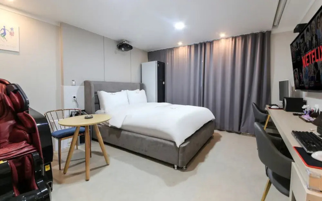 Continew Hotel