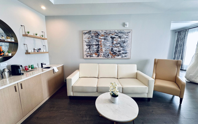 Chez Hotel Arlington Heights