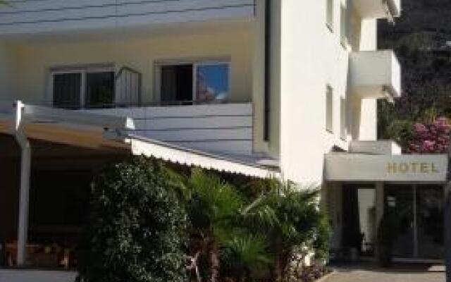 Hotel Maximilian Меран вид на фасад