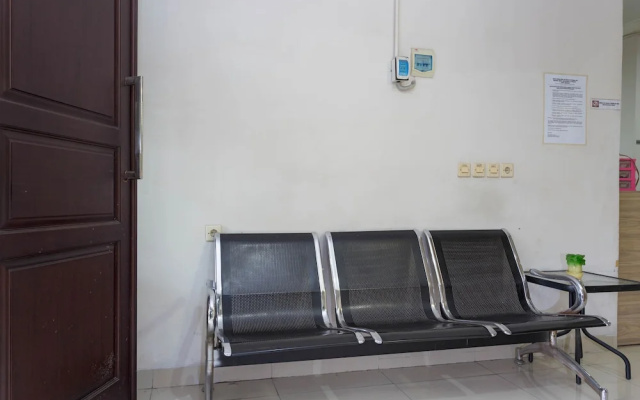 RedDoorz Plus near Lippo Cikarang Mall