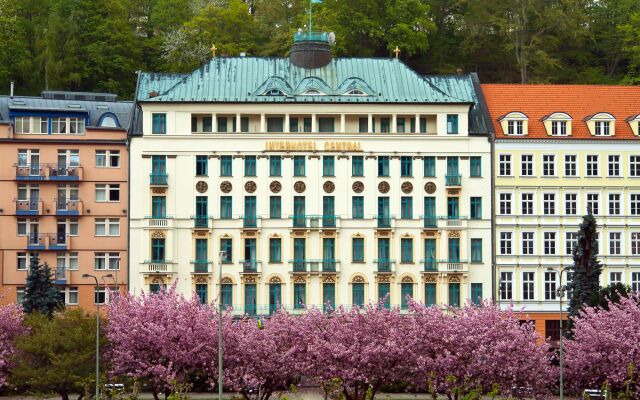 Отель Interhotel Central вид на фасад